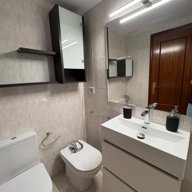 Alojamiento en el centro para 8 personas - Apartment - 24