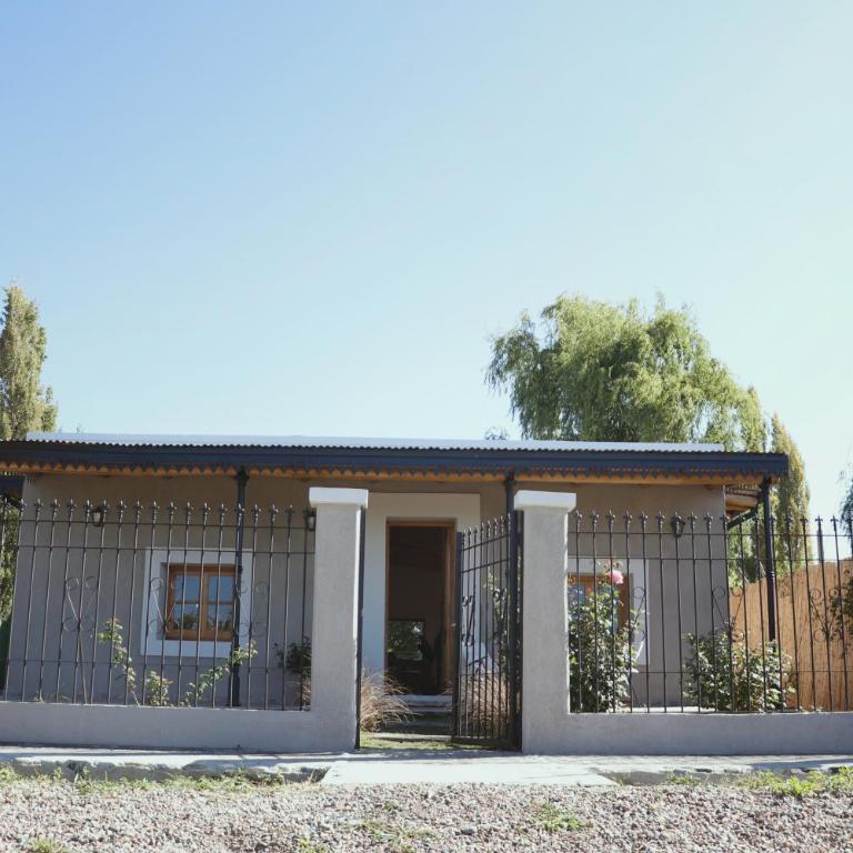 El Rancho , casa de huéspedes - Three-Bedroom Home - 2