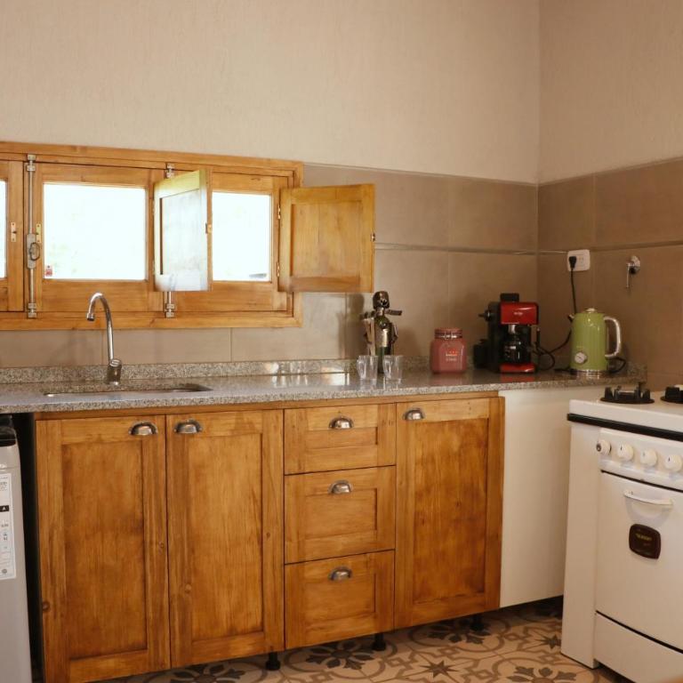 El Rancho , casa de huéspedes - Three-Bedroom Home - 10