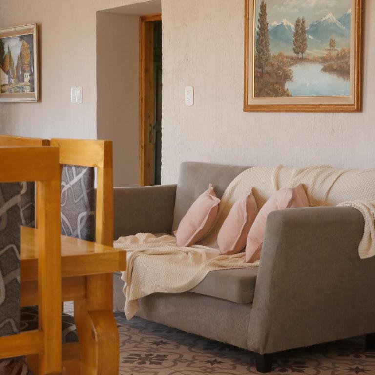 El Rancho , casa de huéspedes - Three-Bedroom Home - 7