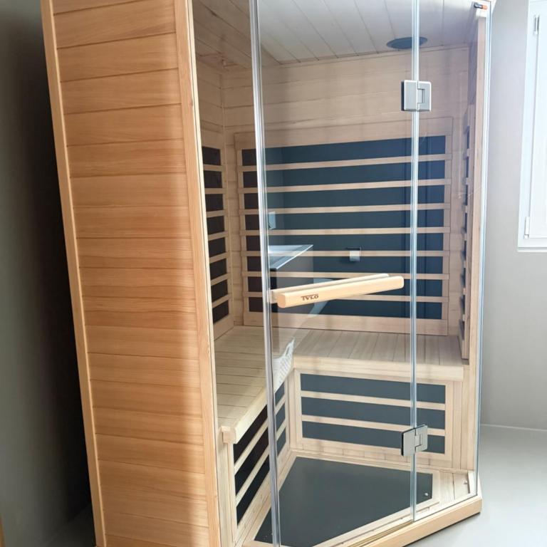 The Fam - Four-Bedroom Luxury Apartment - 24
