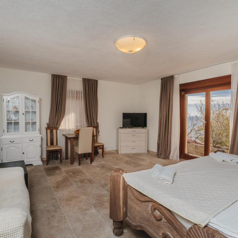 Apartments Pietra Mare - Double Room with Sea View - 9