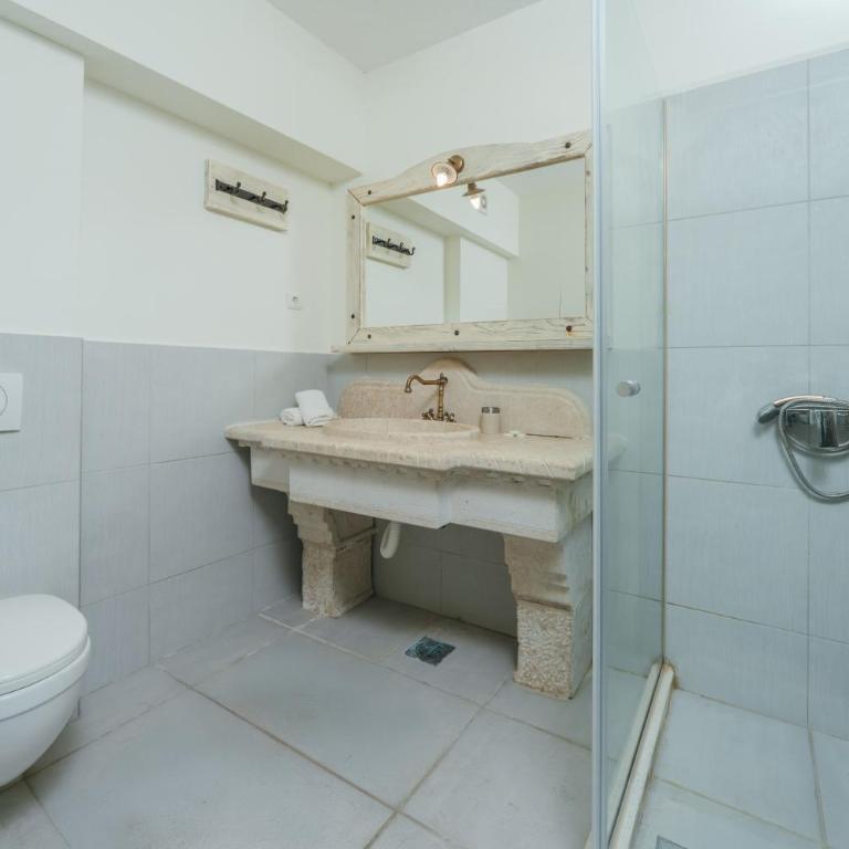 Apartments Pietra Mare - Two-Bedroom Apartment with Shared Balcony and Sea View - 3