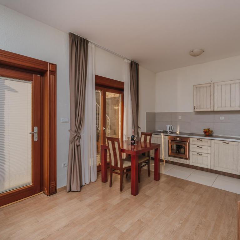 Apartments Pietra Mare - Double Studio with Shared Balcony and Sea View - 3