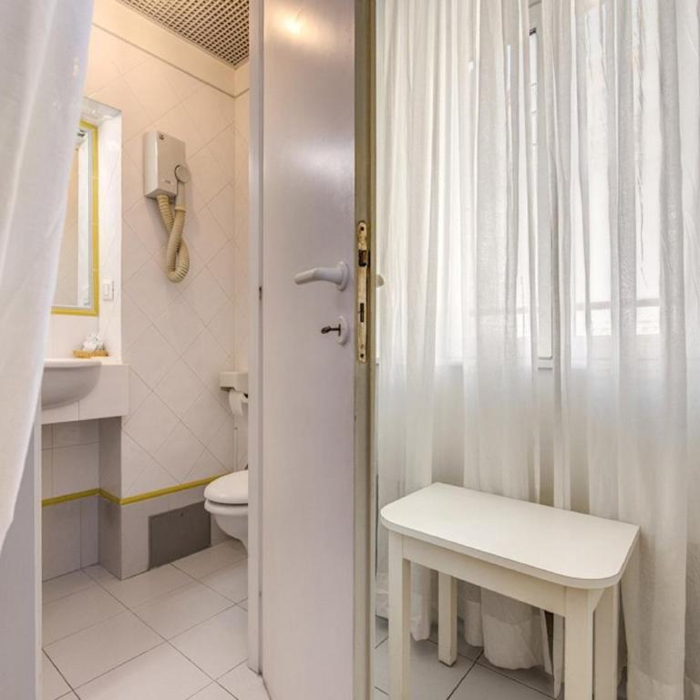 Hotel Labelle - Chambre Double ou Lits Jumeaux - 6