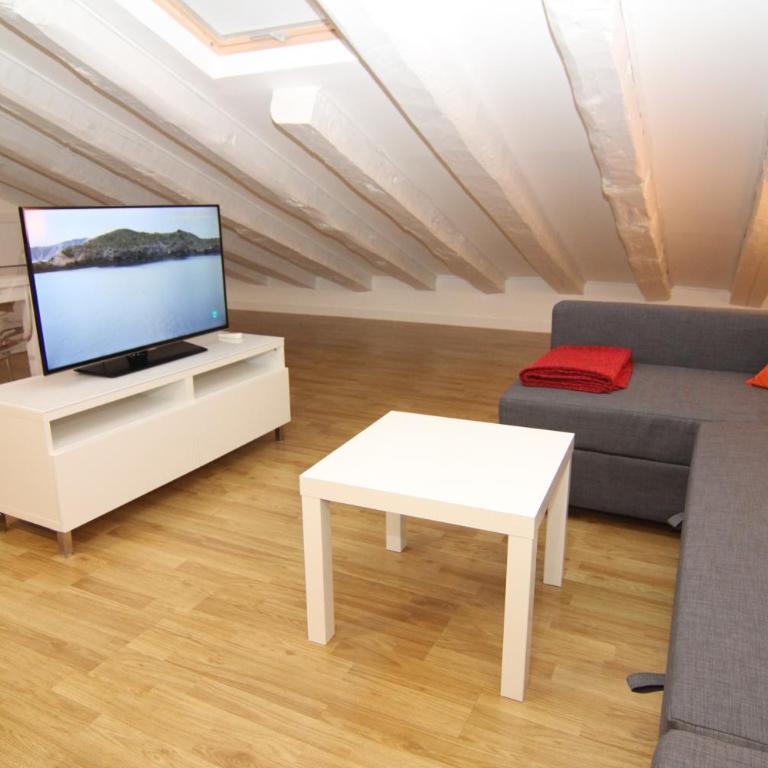 Apartamento Atico en Puerta del Sol - One-Bedroom Apartment - 14