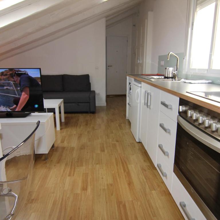 Apartamento Atico en Puerta del Sol - One-Bedroom Apartment - 12
