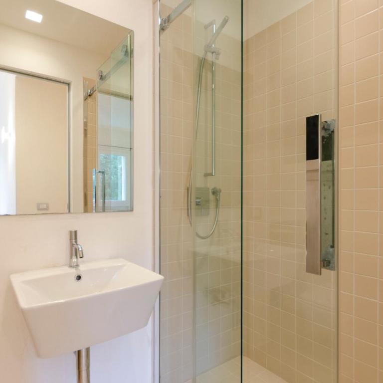 JOIVY Spacious Family Retreat - Two Apartments with Balcony - Appartamento - 16