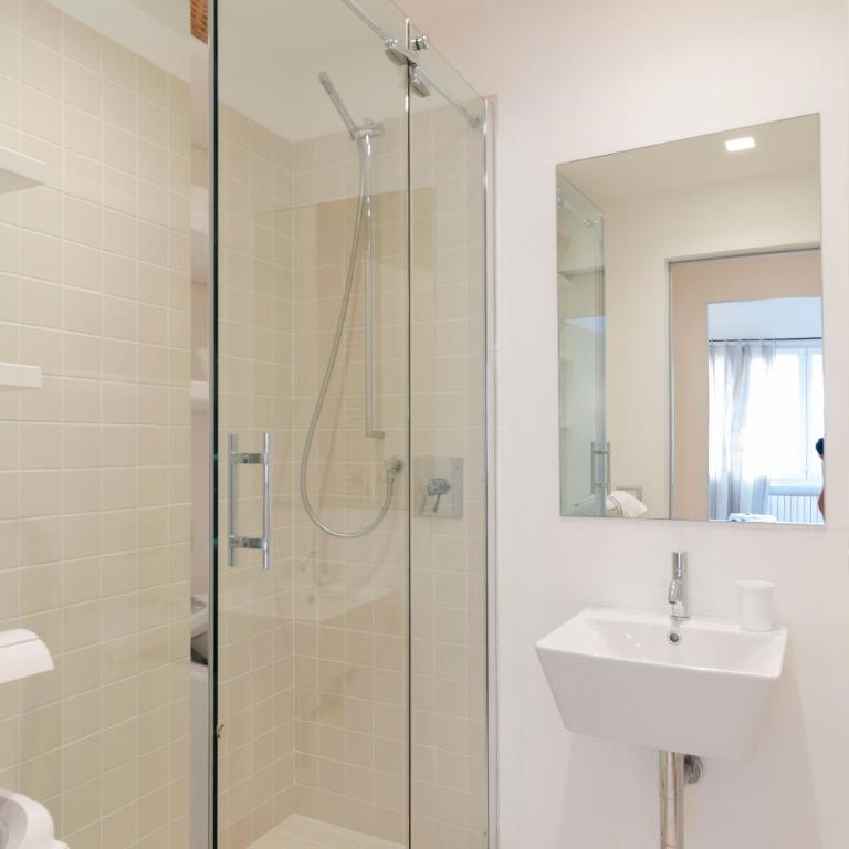 JOIVY Spacious Family Retreat - Two Apartments with Balcony - Appartamento - 24