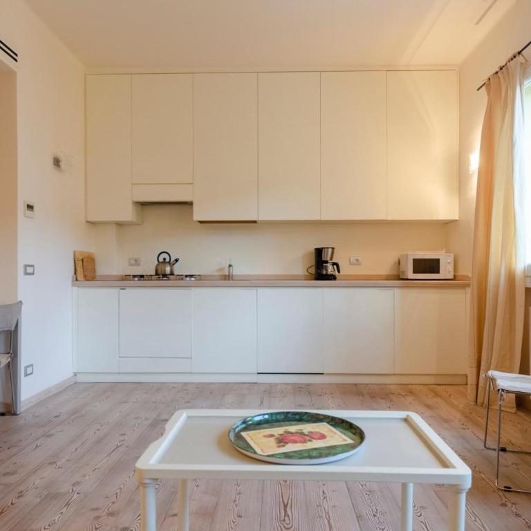 JOIVY Spacious Family Retreat - Two Apartments with Balcony - Appartamento - 9