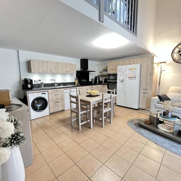Belle Maison climatisee, wifi, 7 personnes, piscine commune, 10 mn de la plage LRCS96 - Maison 3 Chambres - 4