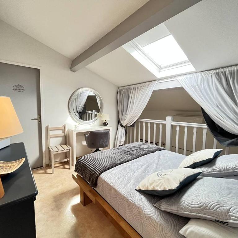 Belle Maison climatisee, wifi, 7 personnes, piscine commune, 10 mn de la plage LRCS96 - Maison 3 Chambres - 12