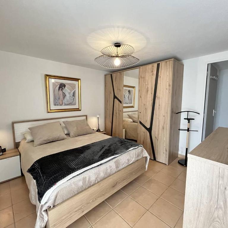 Belle Maison climatisee, wifi, 7 personnes, piscine commune, 10 mn de la plage LRCS96 - Maison 3 Chambres - 8