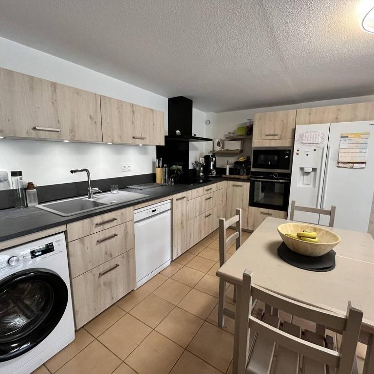 Belle Maison climatisee, wifi, 7 personnes, piscine commune, 10 mn de la plage LRCS96 - Maison 3 Chambres - 5