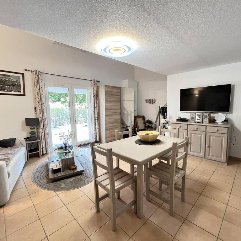Belle Maison climatisee, wifi, 7 personnes, piscine commune, 10 mn de la plage LRCS96 - Maison 3 Chambres - 3