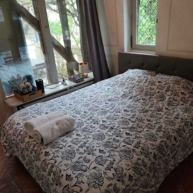 maison d'hôtes prince face au château du clos Luce - Chambre Double avec Terrasse - 3