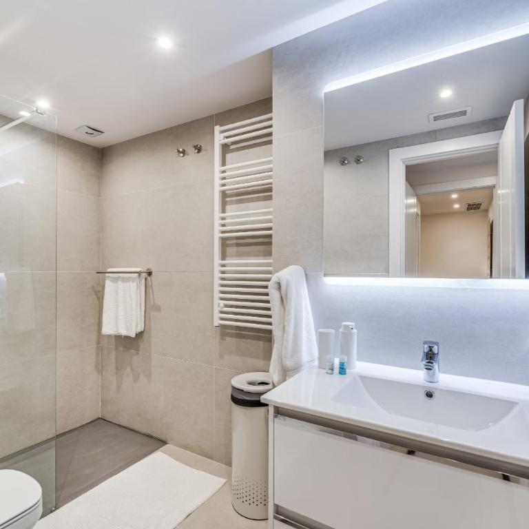 by RIVA - Elegant, 2 Bedroom Apartment in Dama de Noche Puerto Banus - Two-Bedroom Apartment with Garden View - 6