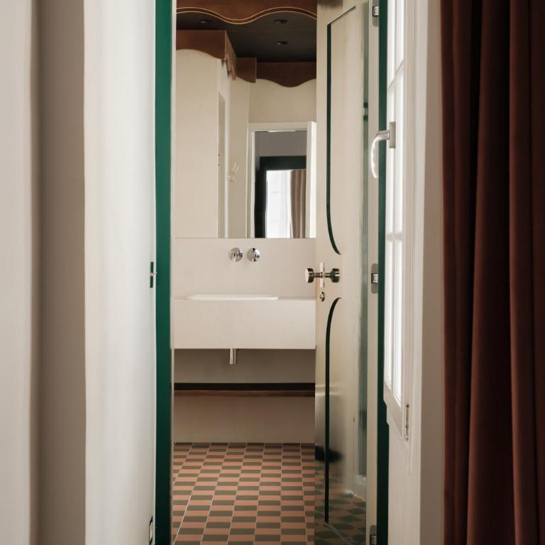 Paris Home Collection Serviced Apartments in Notre Dame - Rue Savoie - Appartement 2 Chambres - 12