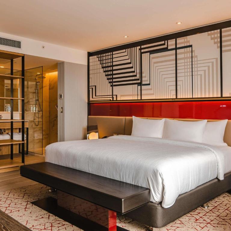 Pullman Lima Miraflores - Suite Executive con cama extragrande - Acceso al salón executive - 1