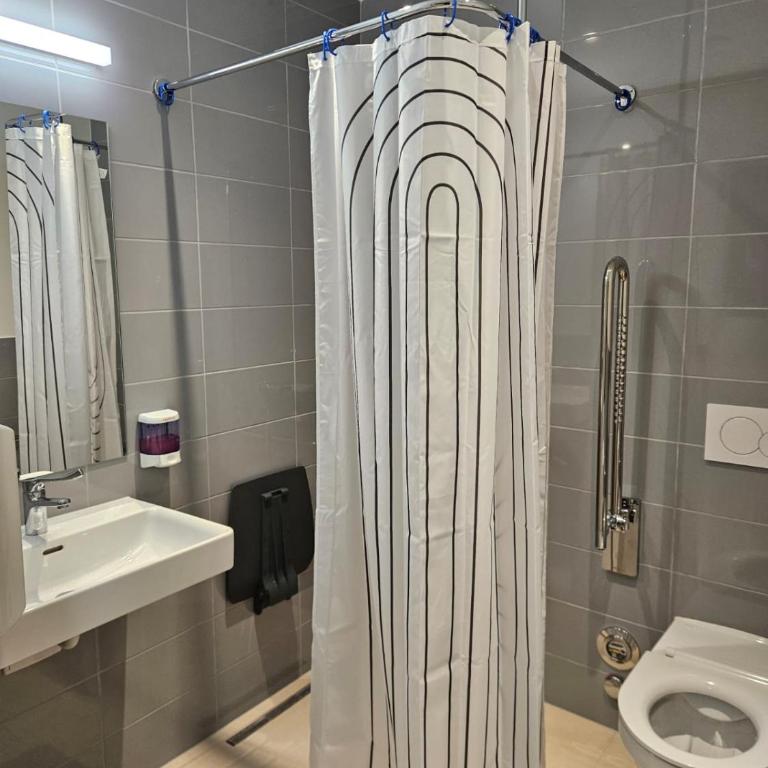 Green Marmot Capsule Hotel Genève - Self check-in - Deluxe Capsule - Disability Access - 6