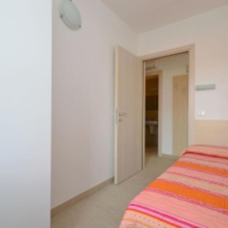 Family-Friendly vacation flat with pool - Apartment - 7