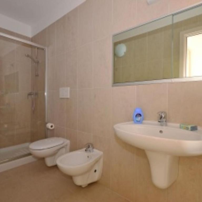 Family-Friendly vacation flat with pool - Apartment - 8