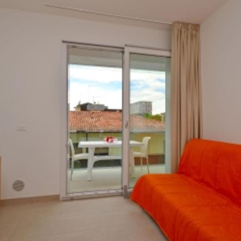 Family-Friendly vacation flat with pool - Apartment - 21