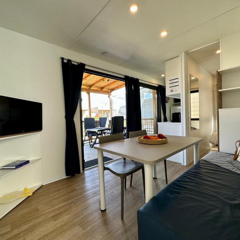 Estivotravel on Camping Cisano San Vito - Chalet Superior - 2