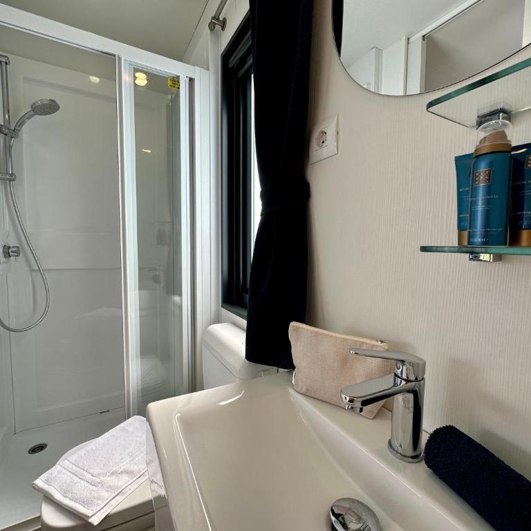 Estivotravel on Camping Cisano San Vito - Chalet Superior - 10