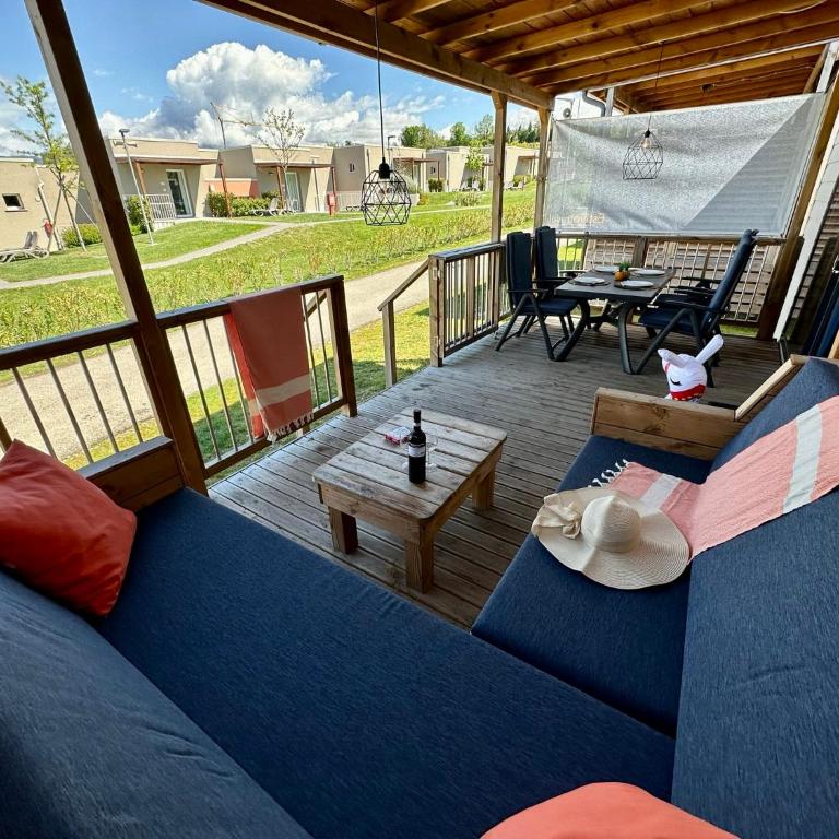 Estivotravel on Camping Cisano San Vito - Chalet Superior - 11