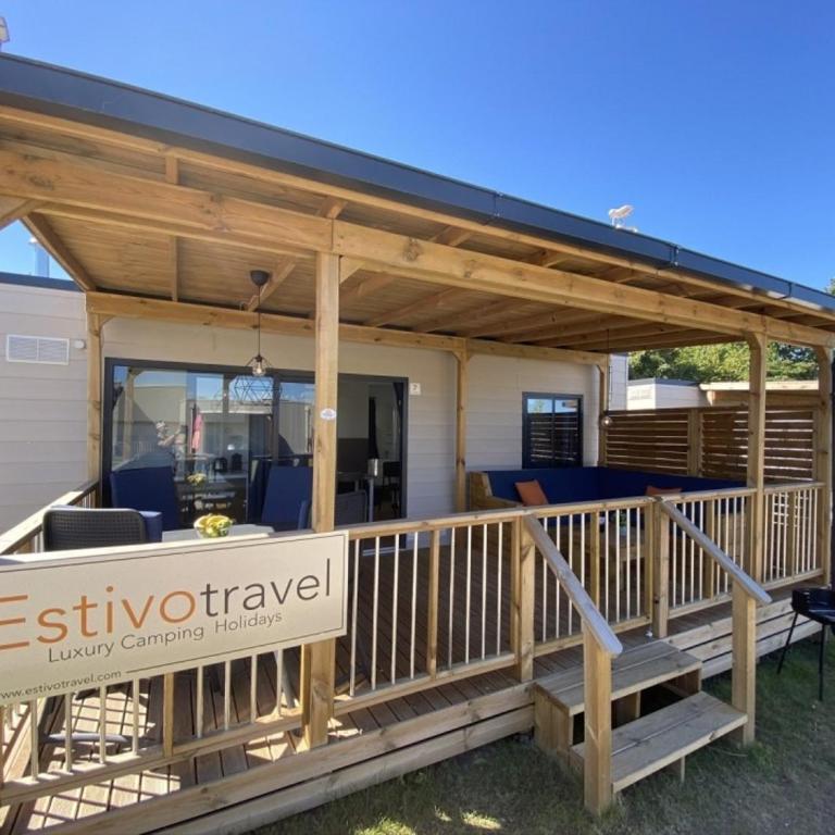Estivotravel on Camping Cisano San Vito - Chalet Superior - 1