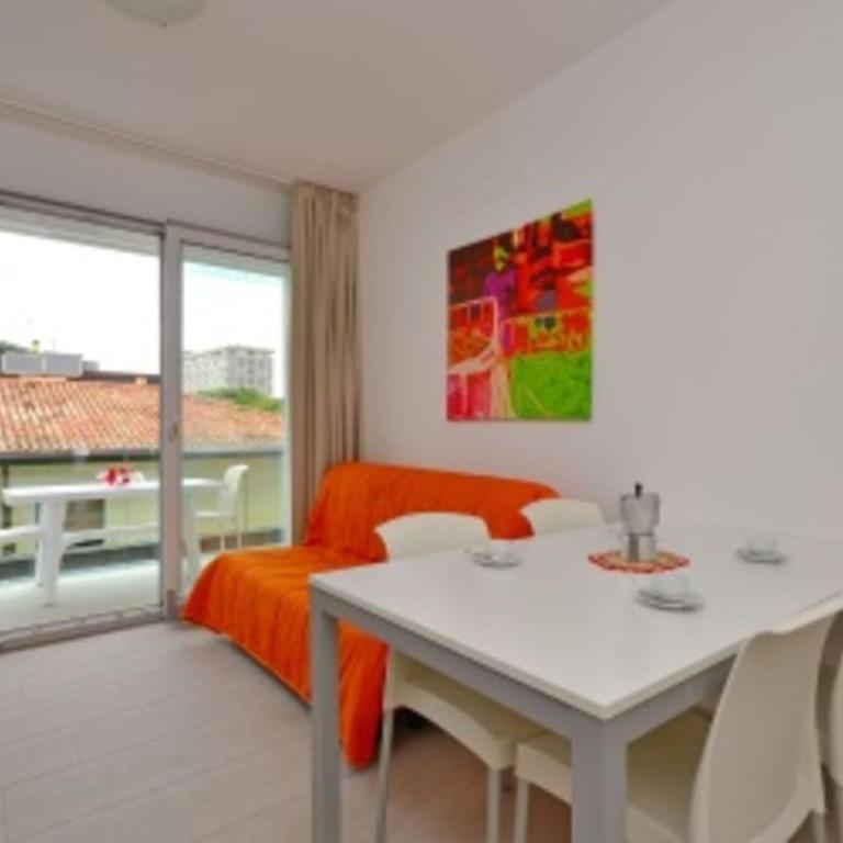 Spacious stay for families and friends - Apartment - 4