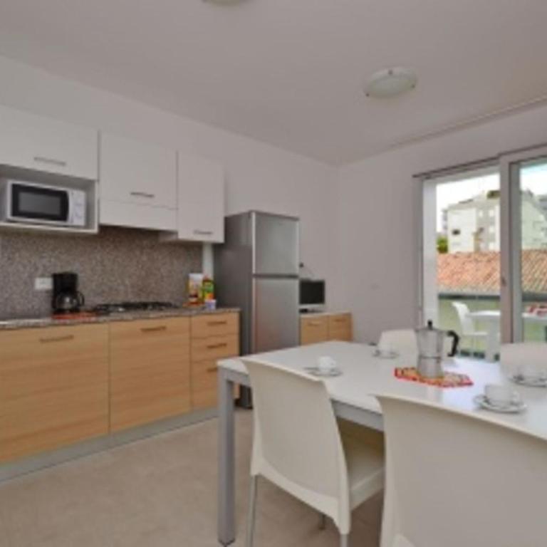 Spacious stay for families and friends - Apartment - 9