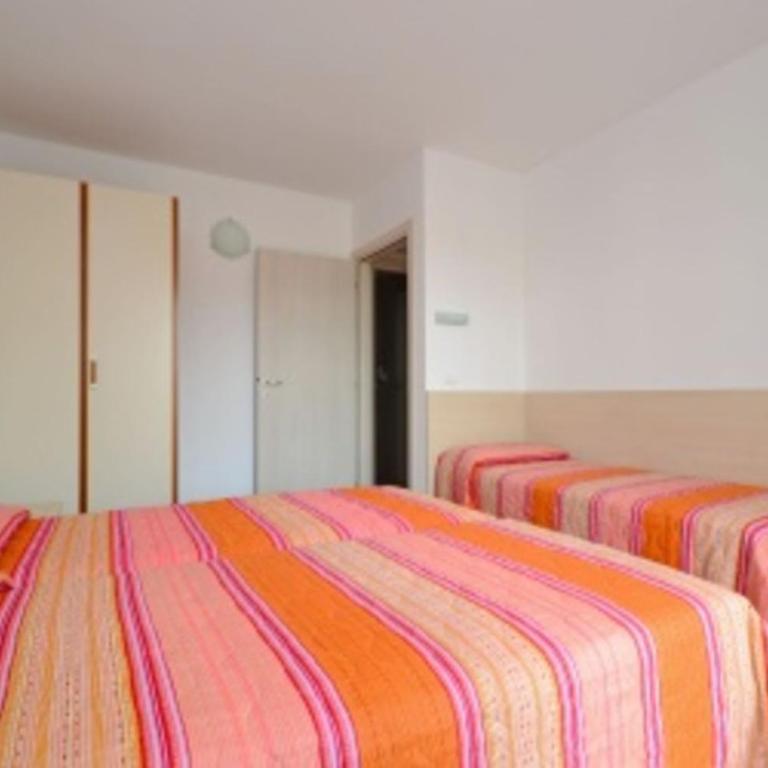 Spacious stay for families and friends - Apartment - 19