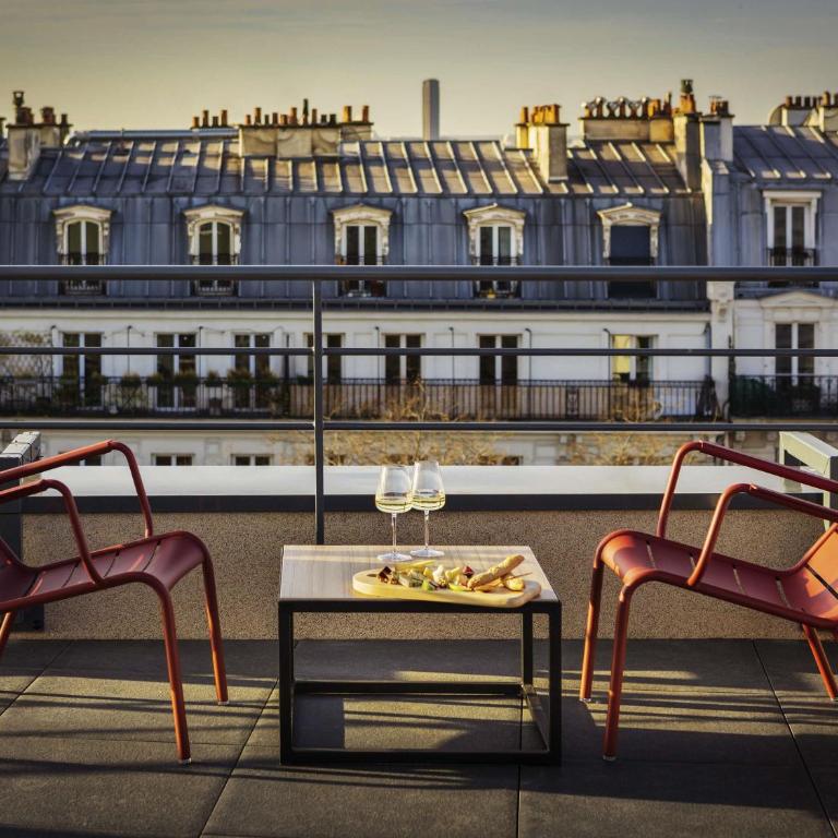 Novotel Paris 20 Belleville - Chambre Double Supérieure avec Balcon et Vue - 1