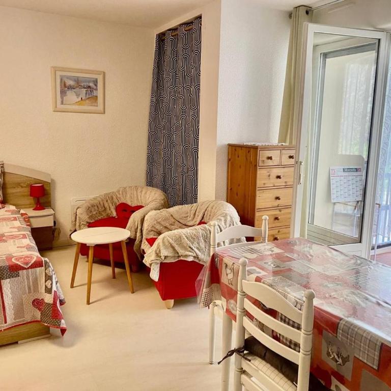 Studio tout équipé avec loggia, parking et Wi-Fi à 50m des cures - 2 pers - Animaux OK - Studio - 8