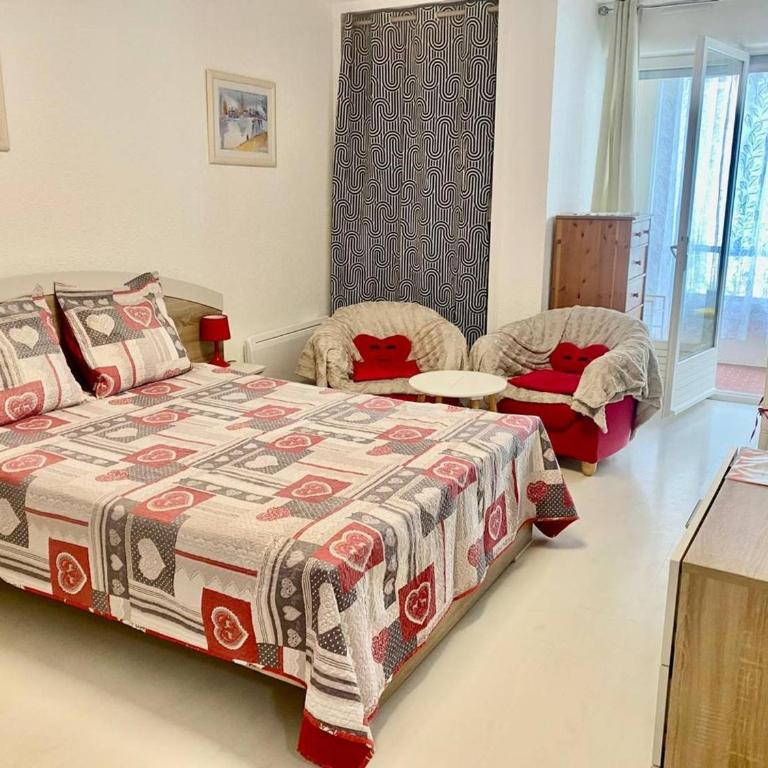 Studio tout équipé avec loggia, parking et Wi-Fi à 50m des cures - 2 pers - Animaux OK - Studio - 9