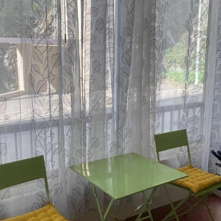 Studio tout équipé avec loggia, parking et Wi-Fi à 50m des cures - 2 pers - Animaux OK - Studio - 10
