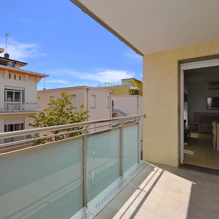 Modern flat with spacious balcony - Appartamento - 18