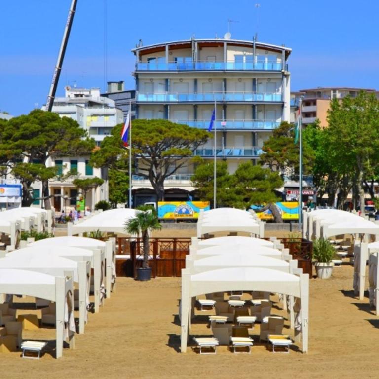 Bright flat on the beachfront - Appartamento - 32