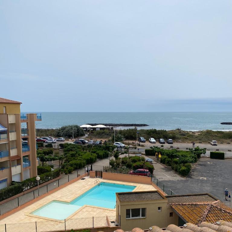 AGENCE JF IMMO - Appart 6 couchages en front de mer dans résidence avec piscine collective V0382 - Appartement 2 Chambres - 27