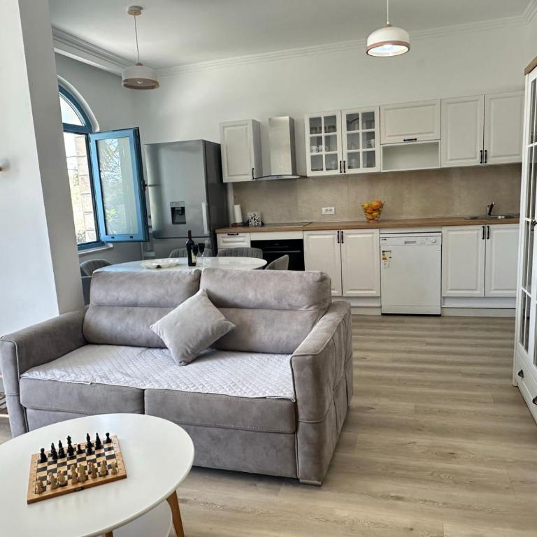 Palm Garden Apartment 2 - One-Bedroom Apartment - 3