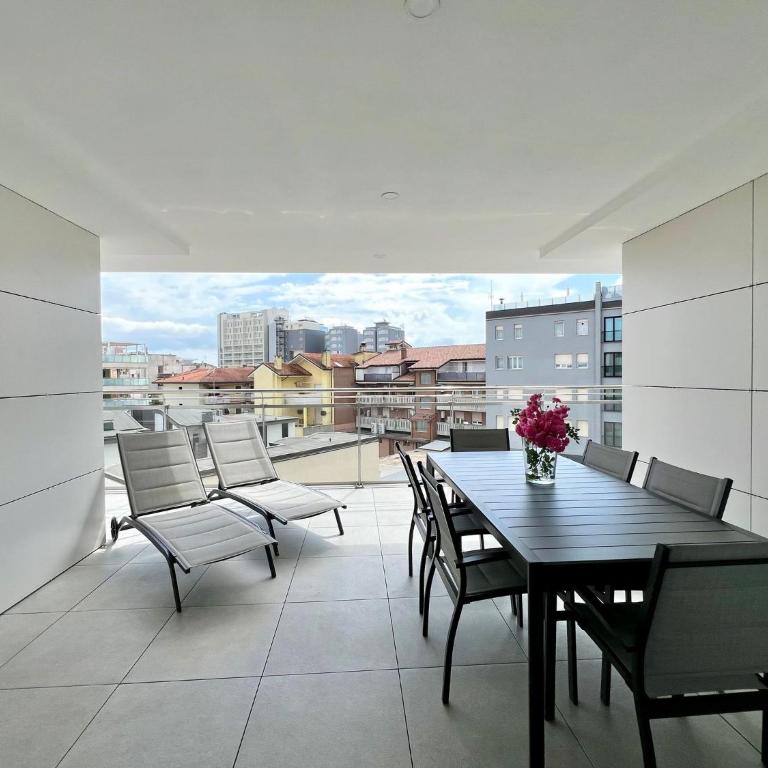 Bright apartment with balconies - Apartment - 1