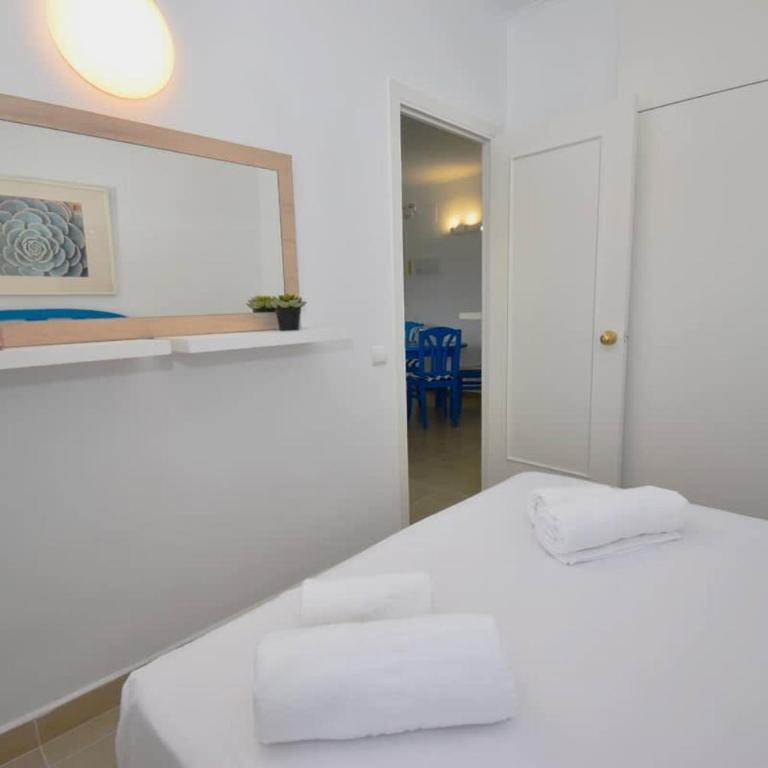 Benal Beach Spacious 1 Bedroom with Year-Round H - Apartment - 11