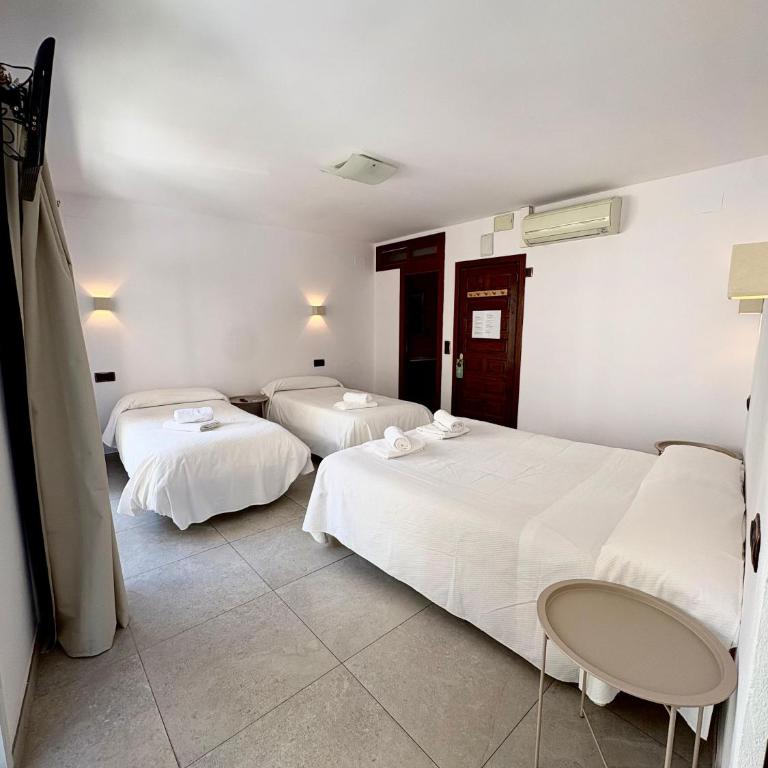 Pensió Anna - Habitación Cuádruple con balcón - 1