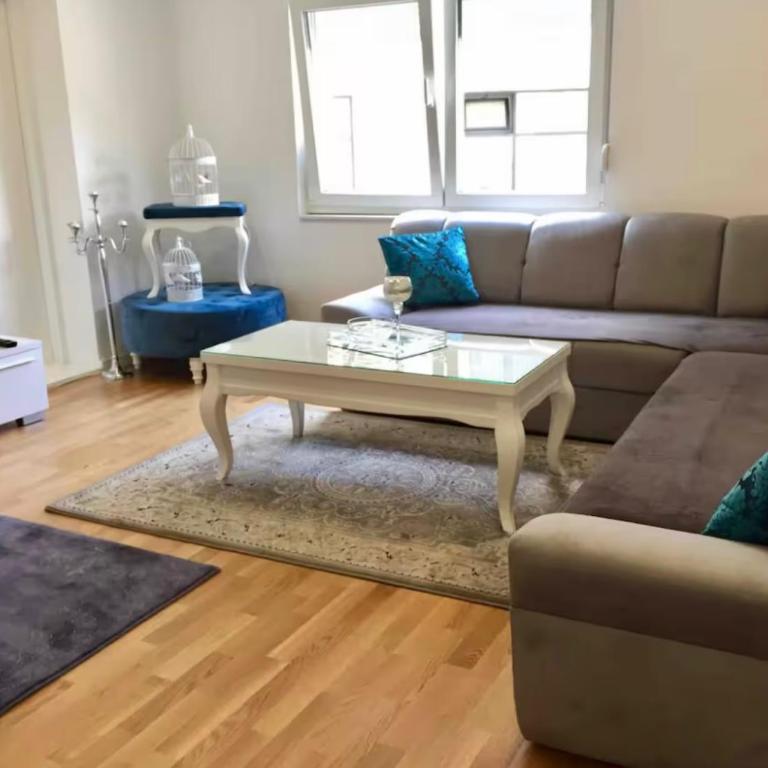 Apartment Center 400 m from National Theatre - Apartment - 6