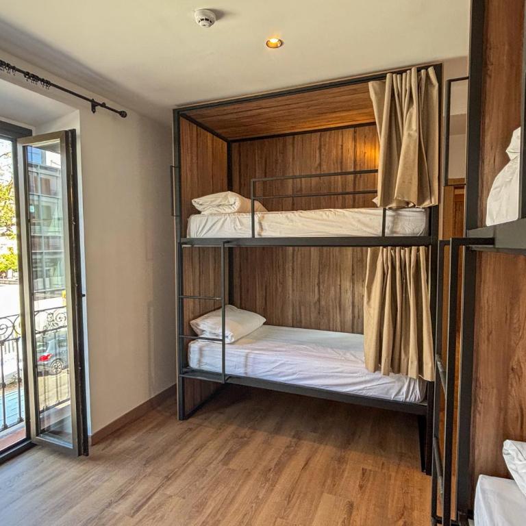 La Banda Living Hostel - Cama en habitación femenina compartida de 4 camas - 1