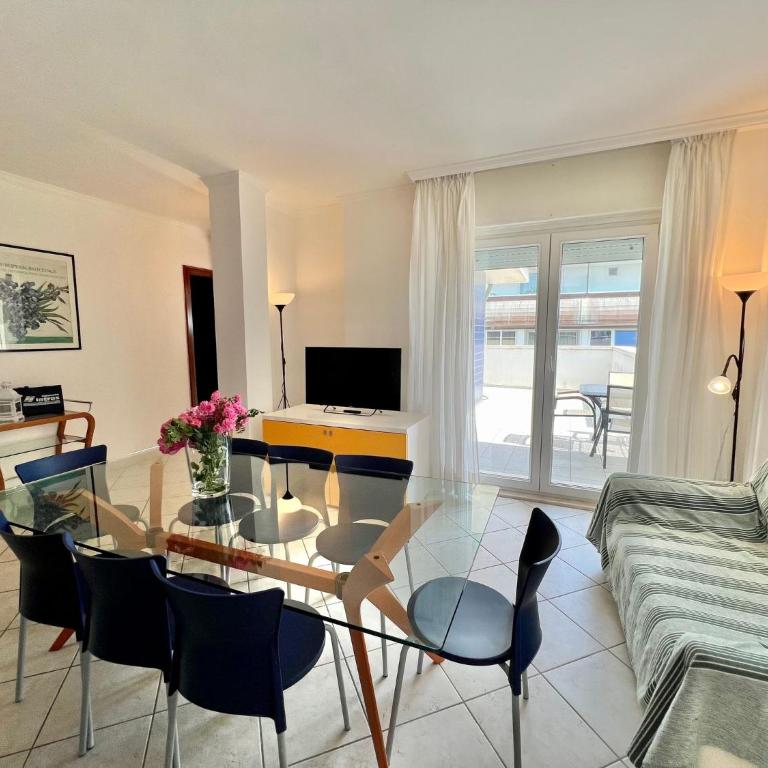 Lignano top-floor flat near center - Apartment - 2