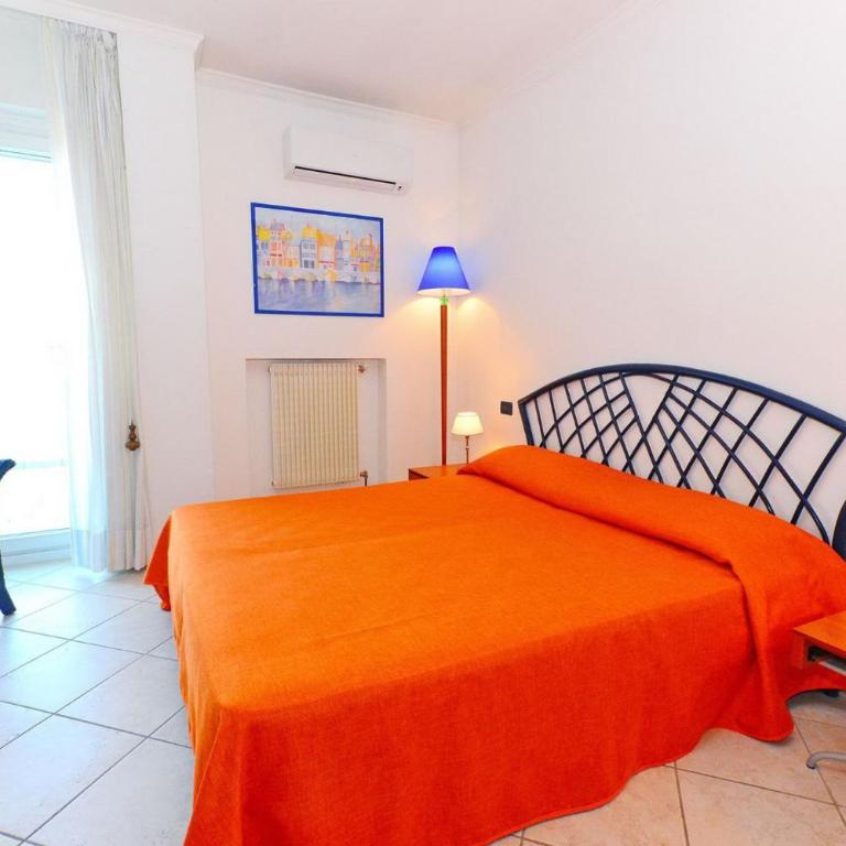 Lignano top-floor flat near center - Apartment - 12
