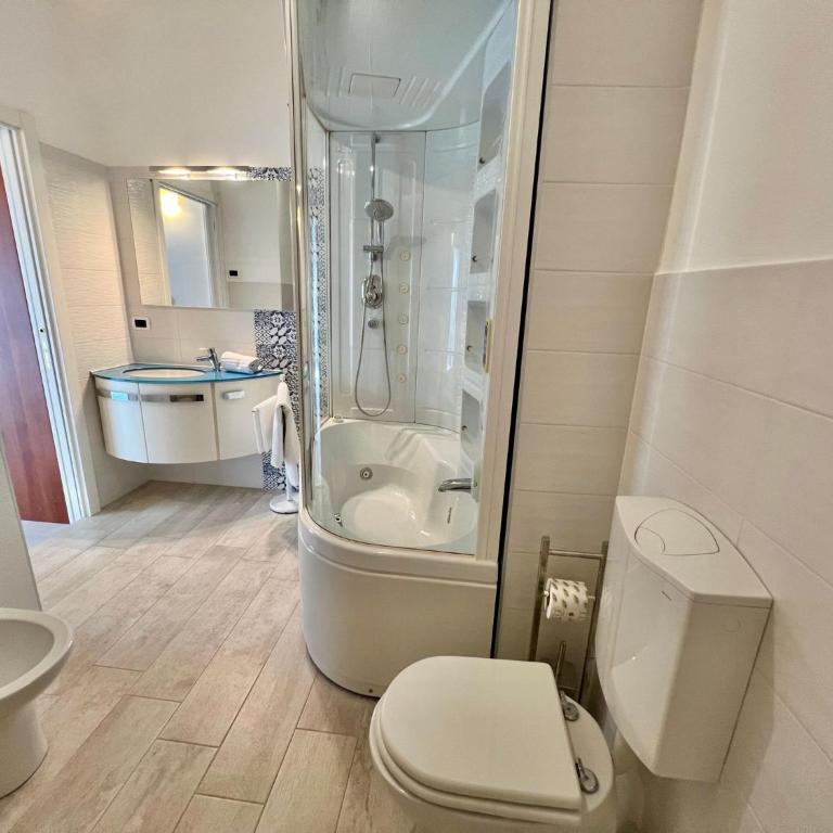 Lignano top-floor flat near center - Apartment - 18